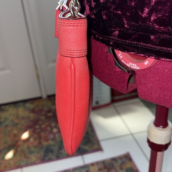 Kate Spade Crossbody bag leather orangeish red bow on front chain strap det - Picture 7 of 16